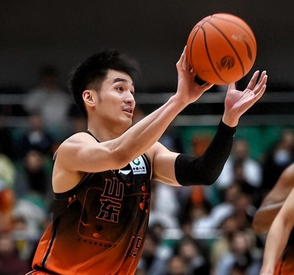 NBA总决赛G5首发出炉:双方均不变阵 马刺固执仍用福克斯首发