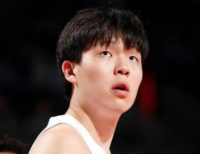 马刺麻烦大了!总决赛刚打完就爆更衣室矛盾,新秀直接逼宫要球权