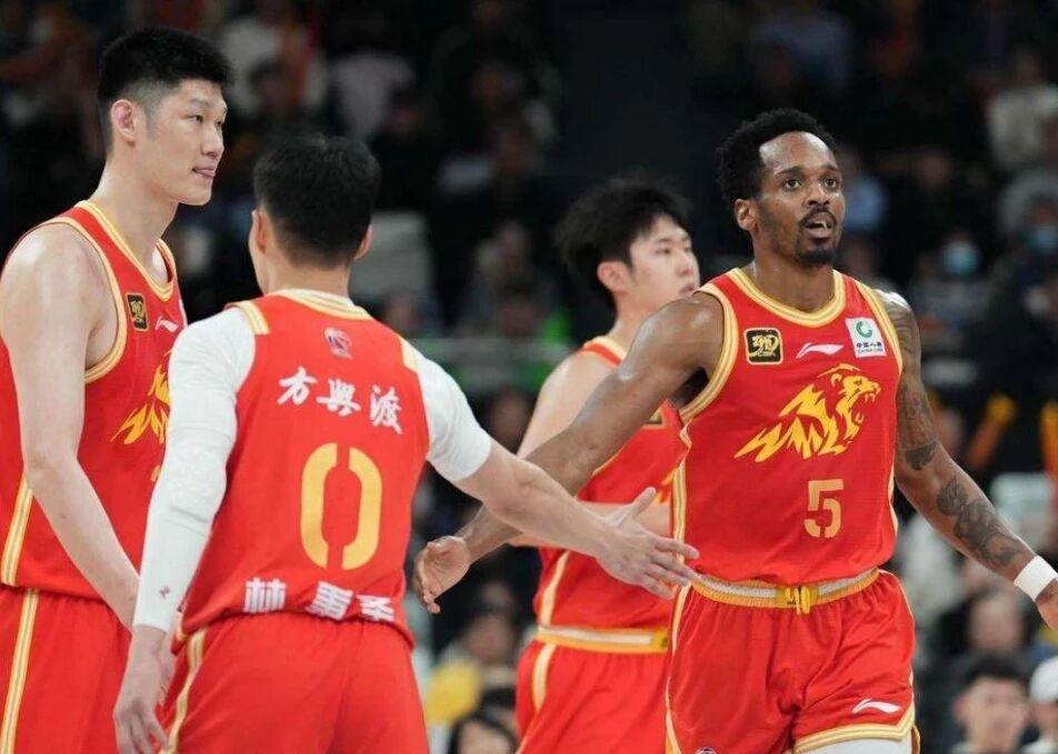 3年2.2亿!曝三方交易啊!杰伦布朗或换字母哥