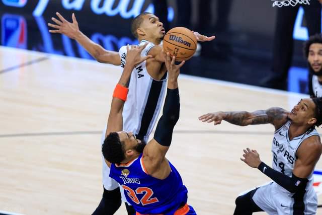 NBA首支单赛季双冠王，尼克斯两项决赛均成功战胜马刺