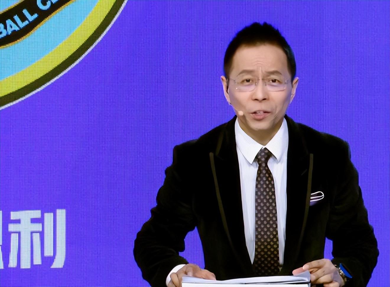文班19+14+5封盖,哈珀比肩2传奇带不动双枪,马刺1