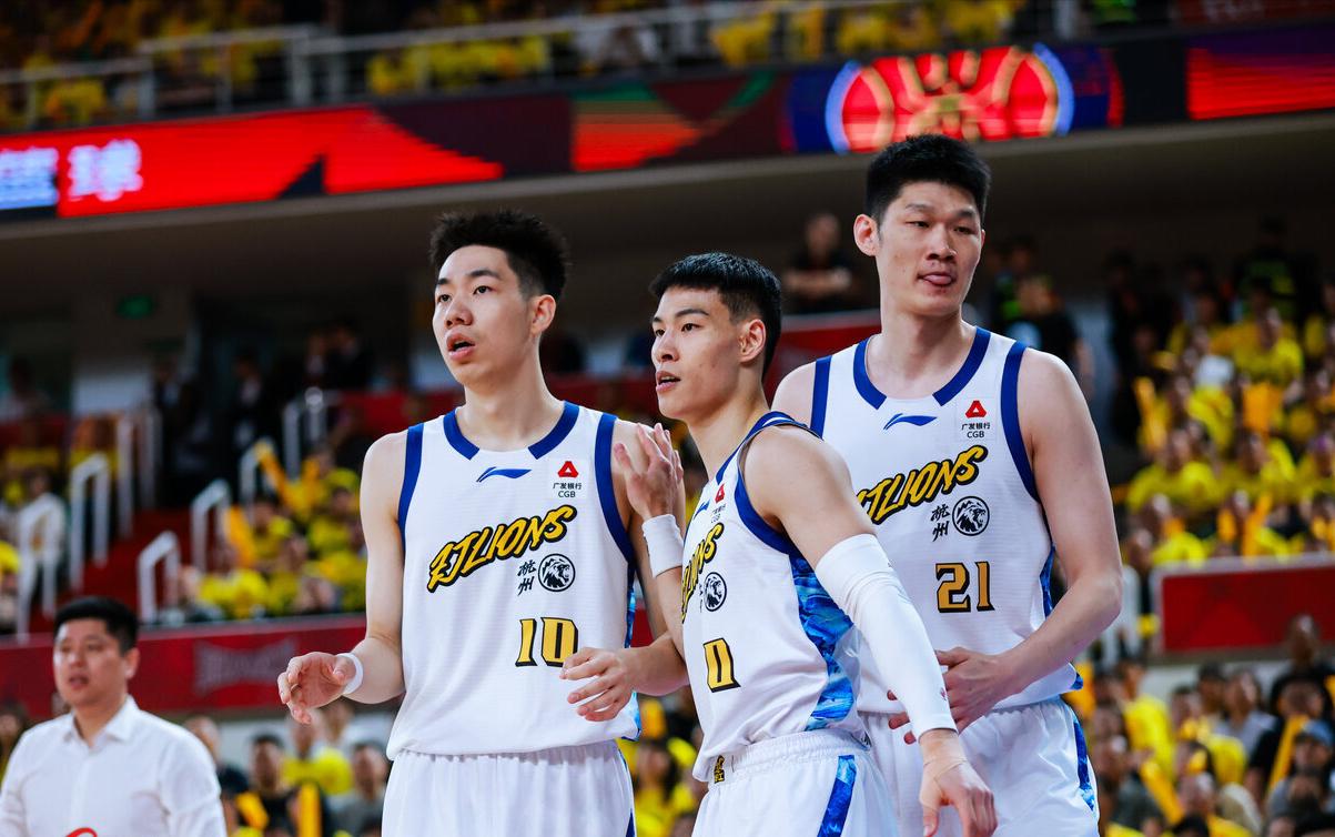 NBA总决赛G5首发出炉:双方均不变阵 马刺固执仍用福克斯首发