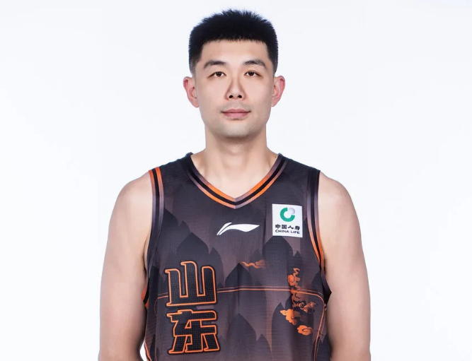 效力8年成为总冠军中锋!是时候打主力了,联手东契奇?