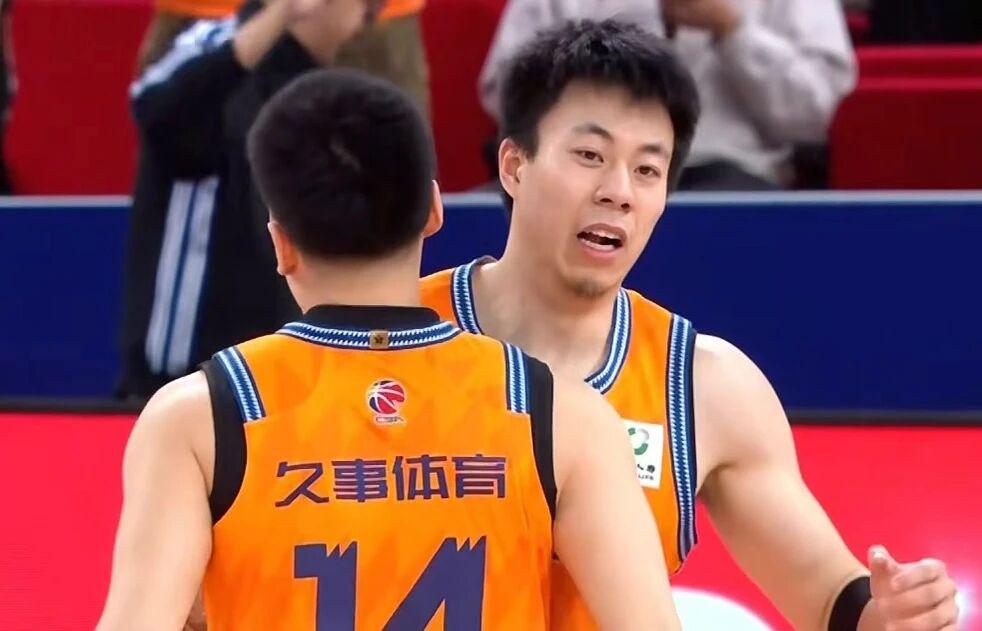 领先16分果然白费!马刺又遭逆转,文班空砍两双留憾,尼克斯登顶