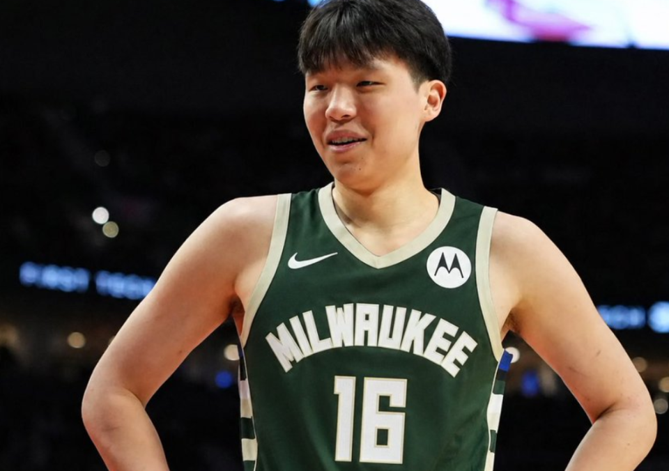 生涯进球数超越卡钦斯,格里娜升至历史第12