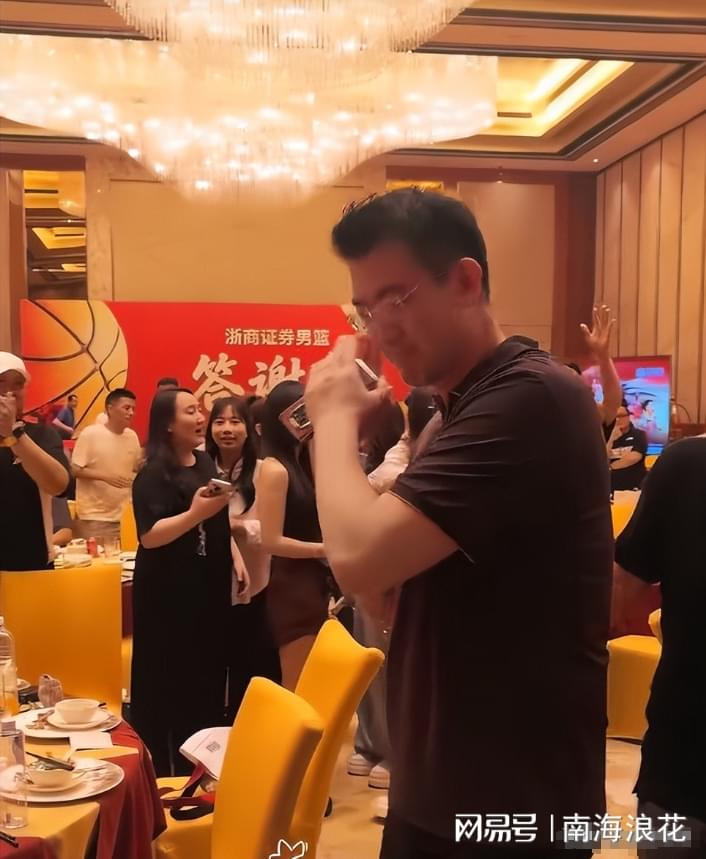 不到两年前,他被国王裁掉,如今他却带领尼克斯拿到了总冠军?