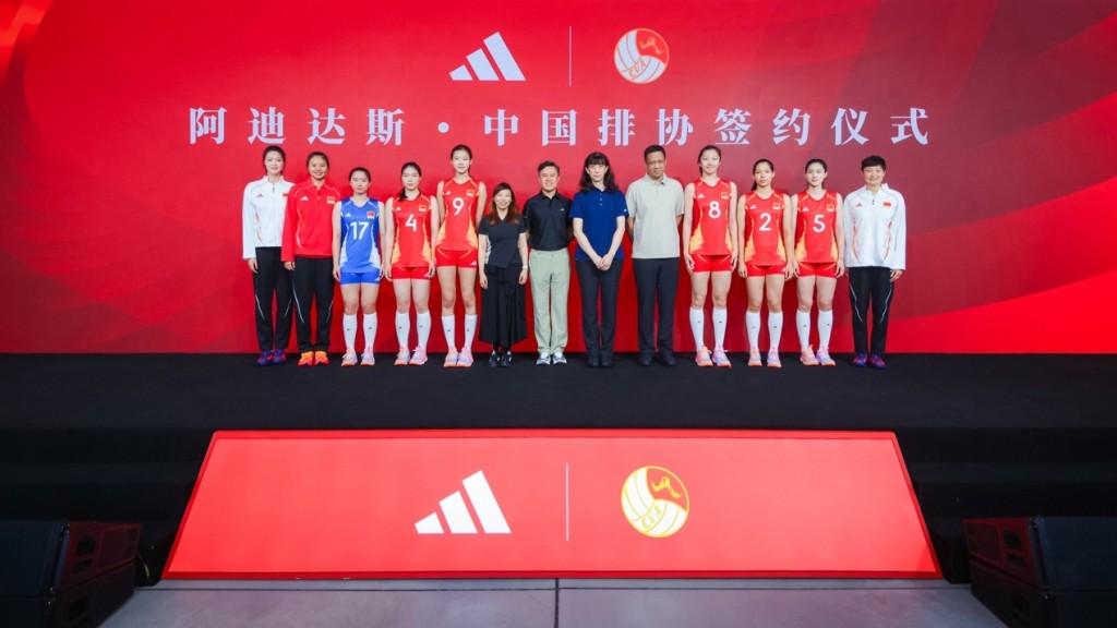 拉杜卡努晋级女王赛决赛致谢团队