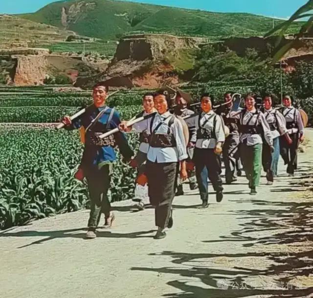 董路罕见认怂:我解说干不过詹俊黄健翔 想留下一笔所以就做了青训